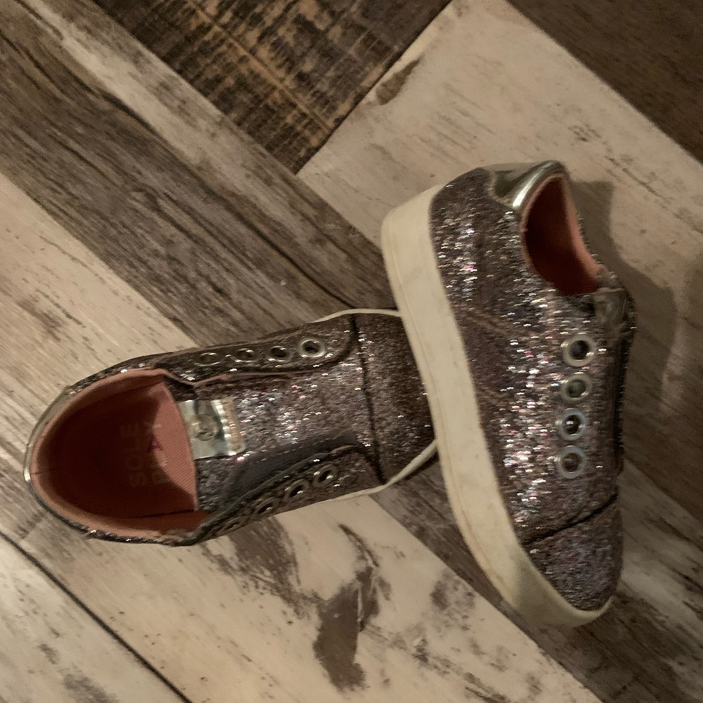 Sole play little girl shoes. Size 5